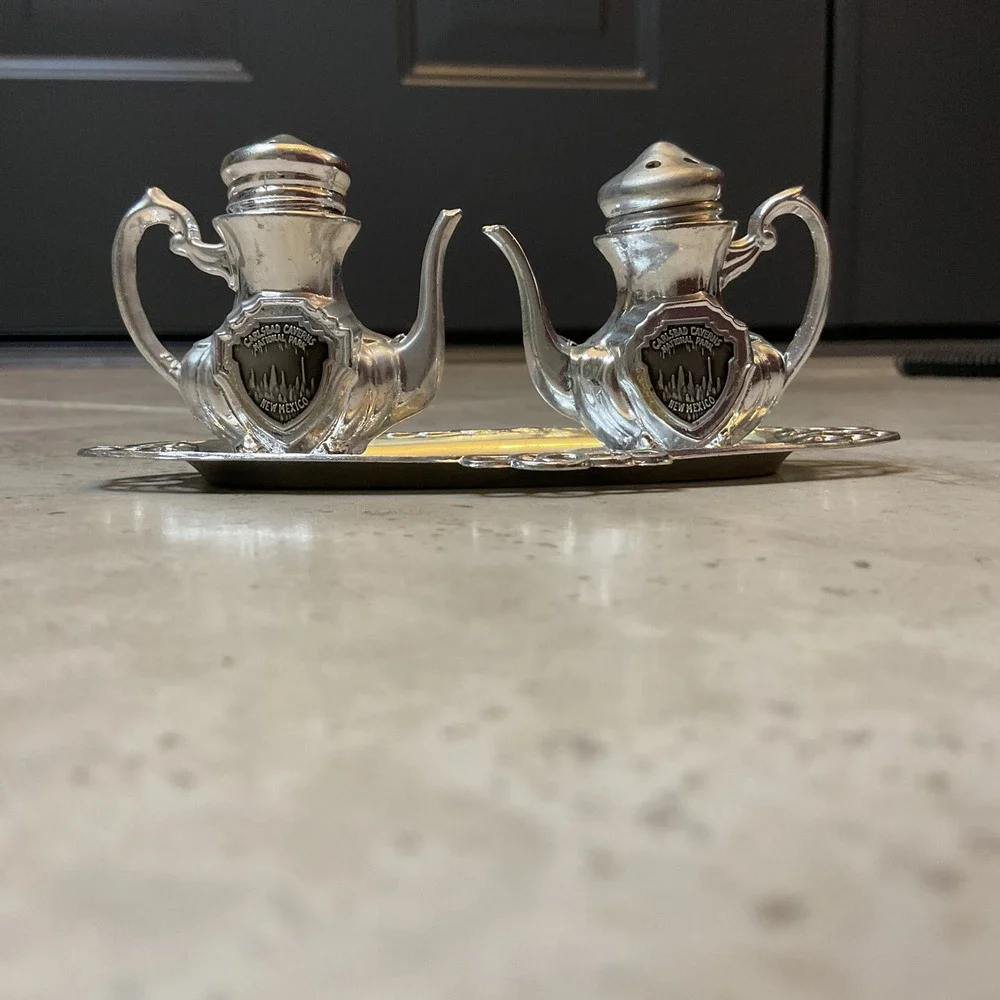 Vintage Carlsbad Caverns New Mexico Teapot Salt & Pepper Shakers wi/Tray Server